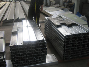 中国 サポート屋根シートのための鉄骨フレームの建物によって電流を通される鋼鉄母屋 サプライヤー