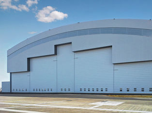 中国 電気スライドのドアが付いているプレハブのカーブの屋根ふきシステム鋼鉄航空機の格納庫 サプライヤー
