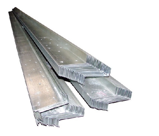 苦境の屋根および側面のクラッディングのための共通使用された C および Z のセクションによって電流を通される鋼鉄母屋
